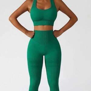 NWT Women's Green High-Waisted Legging Set